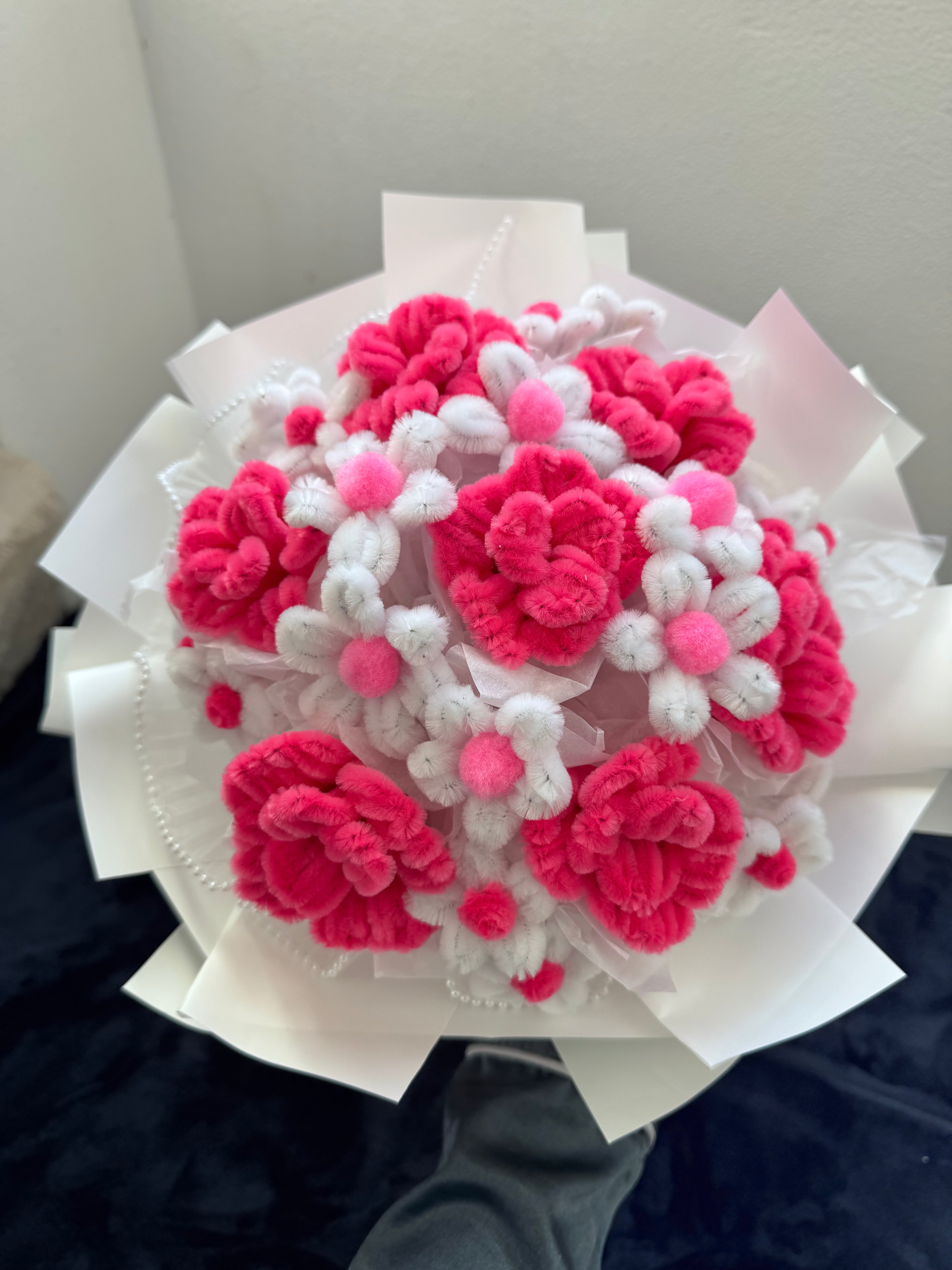 🌸 Adorable Pink Pipe Cleaner Bouquet
Handmade with love