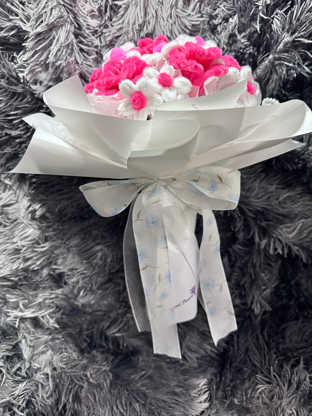 🌸 Adorable Pink Pipe Cleaner Bouquet
Handmade with love