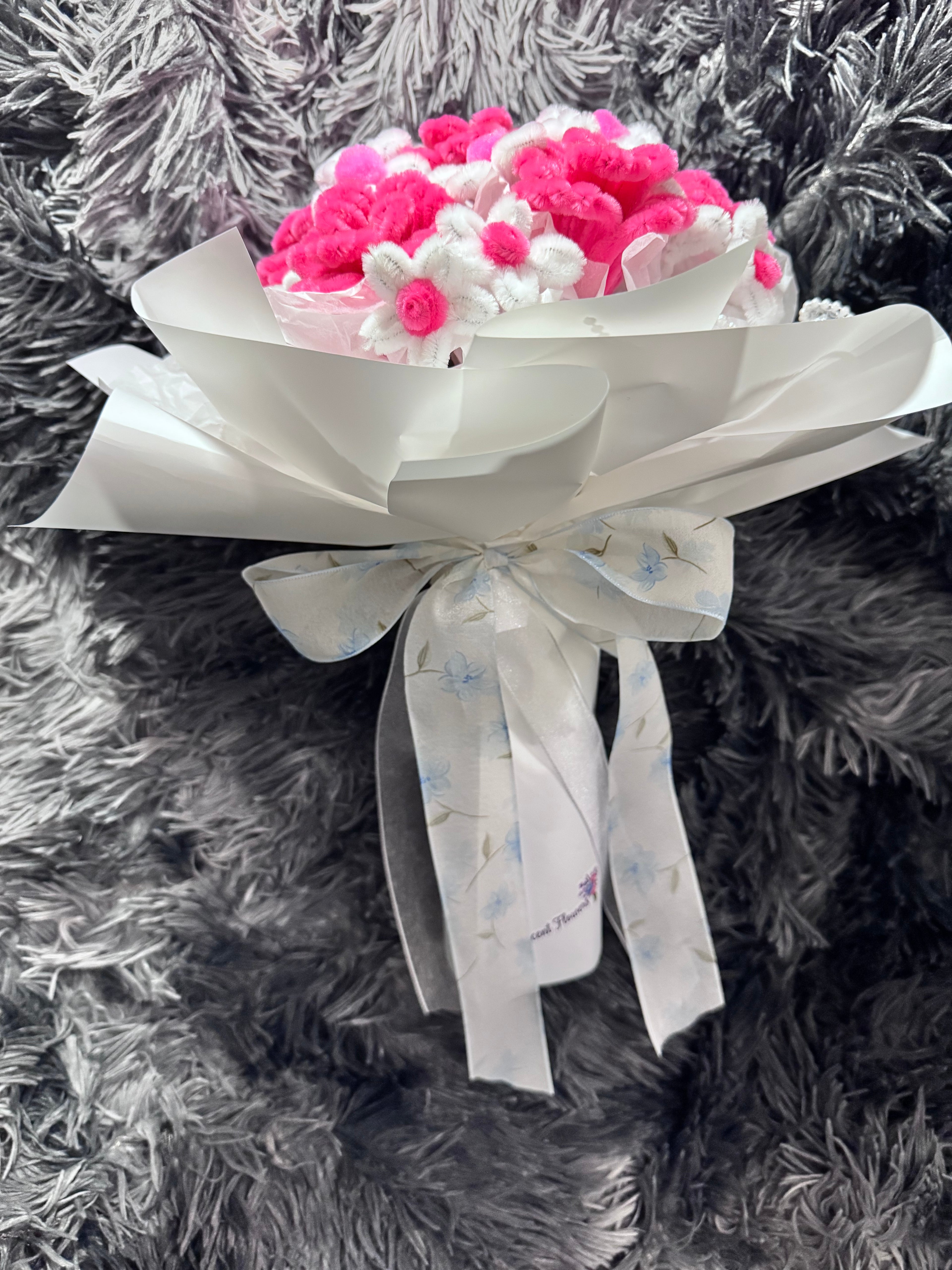 🌸 Adorable Pink Pipe Cleaner Bouquet
Handmade with love